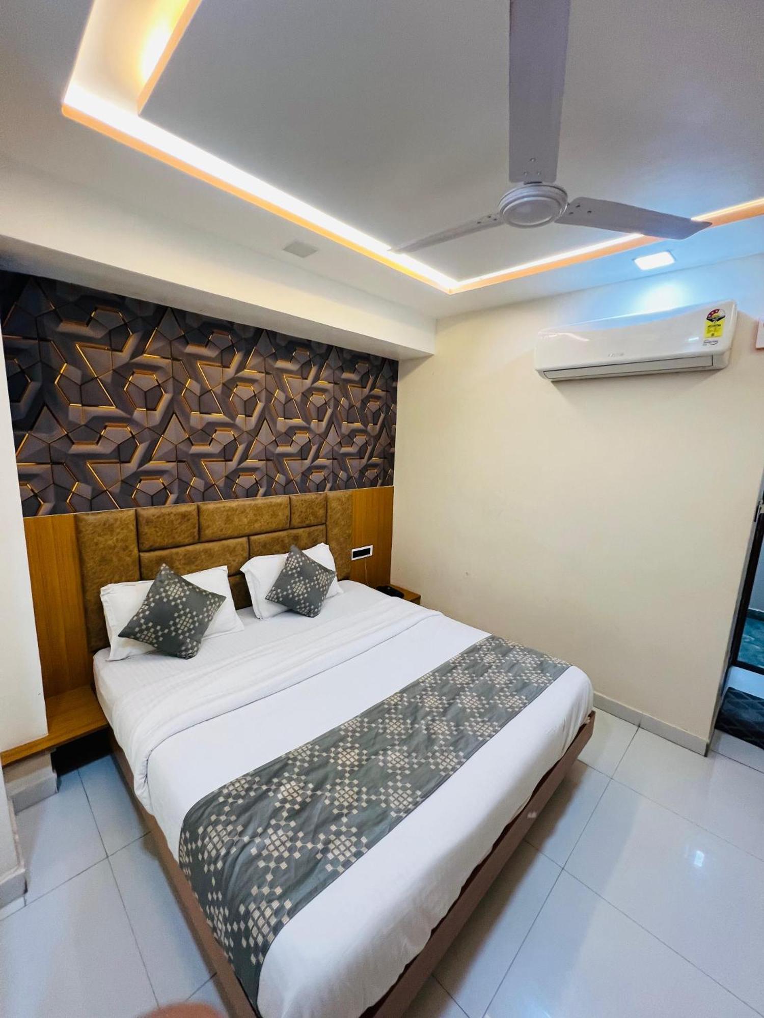 Hotel Exotic Ahmedabad Exterior foto